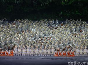 Tantangan Denny Malik Latih Ribuan Penari untuk Pembukaan Asian Games Tantangan Denny Malik Latih Ribuan Penari untuk Pembukaan Asian Games