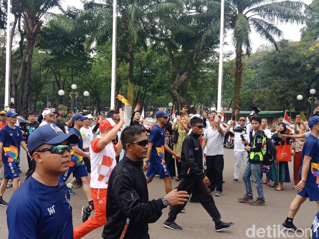 Dari Chris John, Obor Asian Games Diterima Ketua DPR Dari Chris John, Obor Asian Games Diterima Ketua DPR