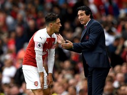 Emery: Oezil Masih Pemain Penting untuk Arsenal