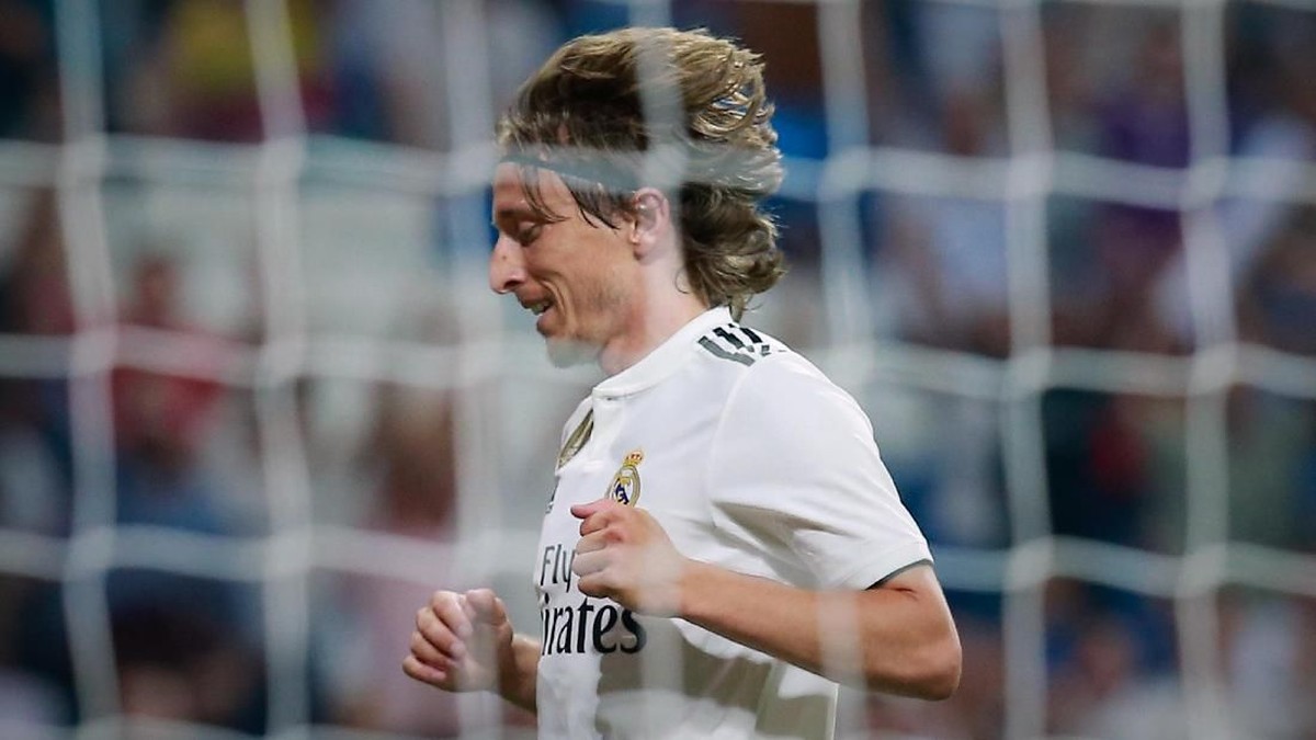 Ekspresi Luka Modric saat menyabet gelar pemain terbaik dunia versi FIFA. (Gonzalo Arroyo Moreno/Getty Images)