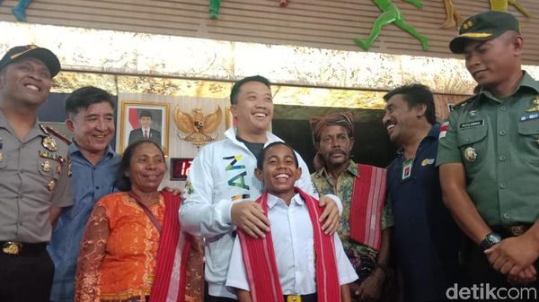 Foto: Semringahnya Bocah Joni ke Jakarta