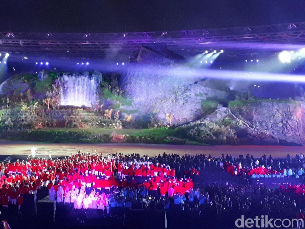 Senyum dan Lambaian Tangan Jokowi Sepanjang Defile Kontingen Indonesia Senyum dan Lambaian Tangan Jokowi Sepanjang Defile Kontingen Indonesia