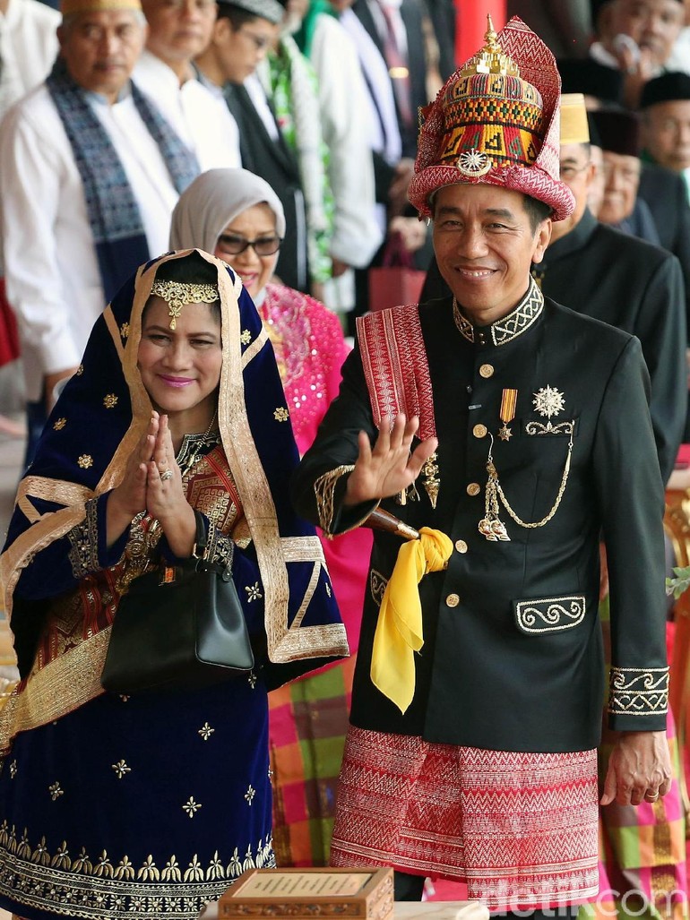 Kumpulan gambar untuk Belajar mewarnai: Mewarnai Gambar Pakaian Adat