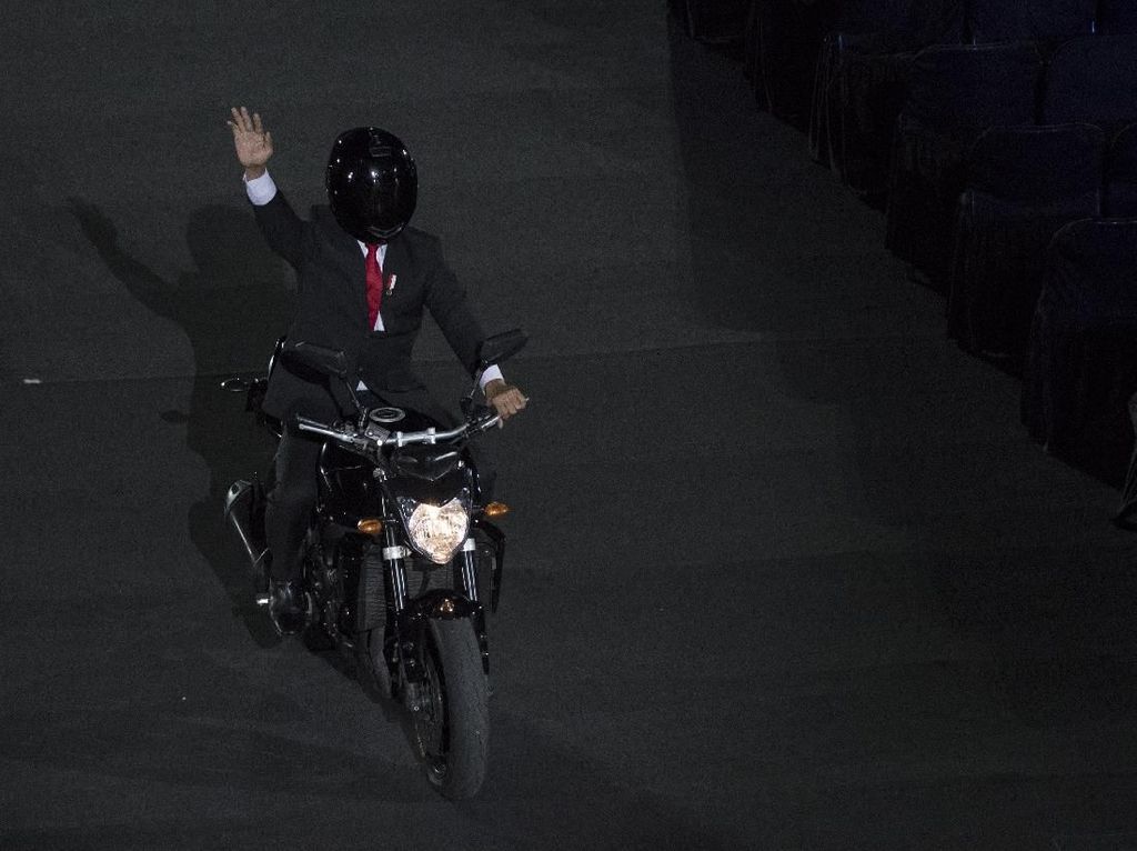 Pakai Stuntman di Pembukaan Asian Games, Jokowi: Ini Kan Hiburan Pakai Stuntman di Pembukaan Asian Games, Jokowi: Ini Kan Hiburan