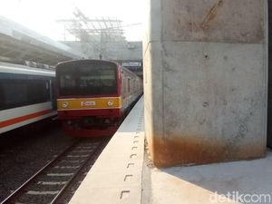 Truk Mogok Ganggu KRL Cikarang-Bekasi Berhasil Dievakuasi