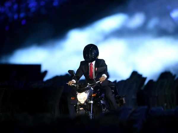 Melihat Lagi Aksi Keren Jokowi Naik Moge ke Opening Asian Games 2018