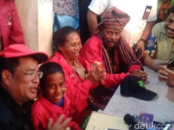 Yohanes Spontan Panjat Tiang Bendera Upacara 17 Agustus