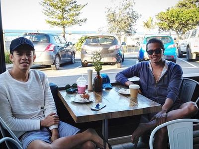 Yuk, Lihat Pose Ngopi Siman Sudartawa, Atlet Renang Tercepat di SEA Games