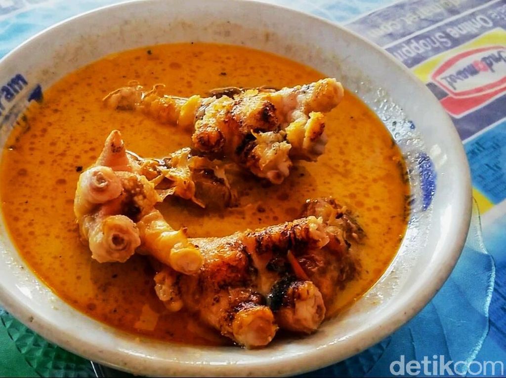 Yuk Coba Makan Siang dengan Ceker Ayam Pedas di Bondowoso, Berani?