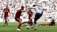 Kane baru bisa membobol gawang Fulham pada menit ke-77. Tembakannya gagal dijangkau oleh kiper lawan, Fabri. Foto: Julian Finney/Getty Images