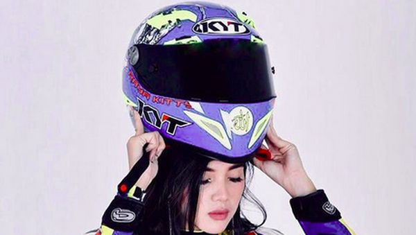 Pebalap & Pesinetron Cantik Raya Kitty Siap Naik Pelaminan