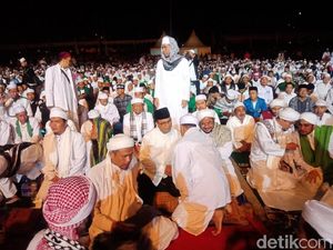 Anies Hadiri Milad FPI ke-20, Ikut Salat Subuh Berjemaah Anies Hadiri Milad FPI ke-20, Ikut Salat Subuh Berjemaah