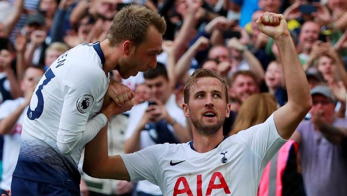 Soccer Football - Premier League - Tottenham Hotspur v Fulham - Wembley Stadium, London, Britain - August 18, 2018   Tottenhams Harry Kane celebrates with Christian Eriksen after scoring their third goal    Action Images via Reuters/Andrew Couldridge    EDITORIAL USE ONLY. No use with unauthorized audio, video, data, fixture lists, club/league logos or 