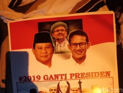 Kalender Prabowo-Sandiaga Dijual di Lokasi Milad FPI ke-20