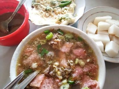 Hangatkan Perut di Minggu Pagi dengan Sroto Banyumas yang Gurih Enak