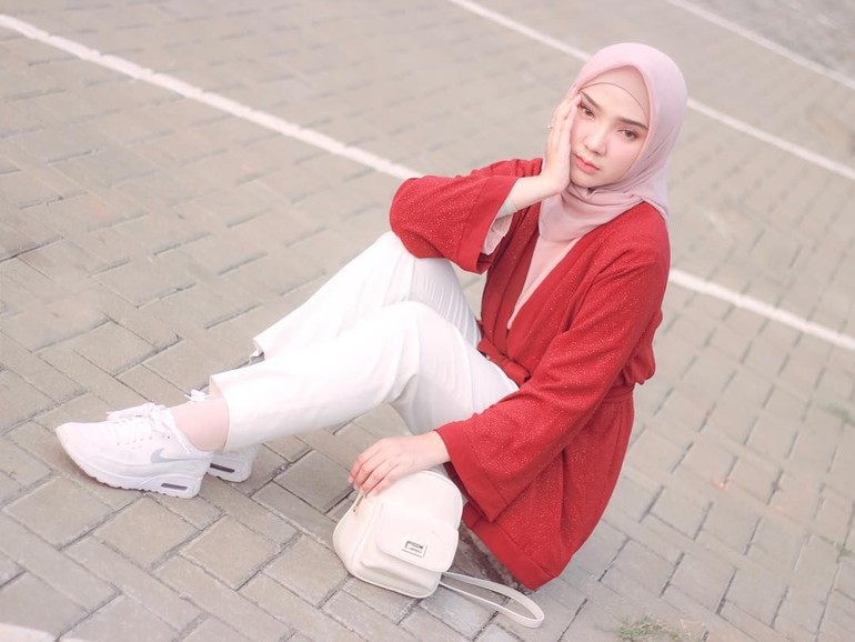 30+ Ide Baju Merah Celana Putih Jilbab Warna Apa