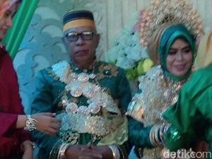 Ekspresi Kakek Tajir Saat Nikahi Gadis 30 Tahun Bermahar Rp 1 M