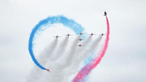 Melihat Kemeriahan Festival Penerbangan di London