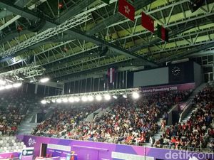 Penonton Gemuruhkan Istora untuk Gregoria dkk