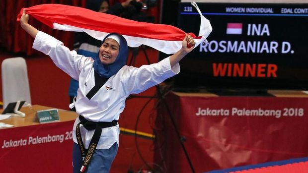 Defia Rosmaniar tercatat sebagai peraih medali emas pertama untuk Indonesia di Asian Games 2018.