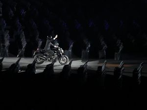 Cerita di Balik Aksi Jokowi Naik Moge di Pembukaan Asian Games Cerita di Balik Aksi Jokowi Naik Moge di Pembukaan Asian Games