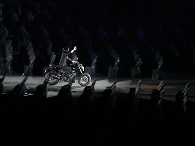 Kocaknya Meme Aksi Moge dan Joget Dayung Presiden Jokowi