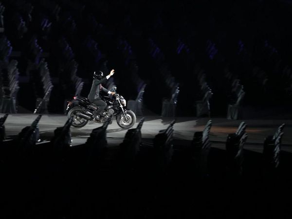 Membandingkan Saat Jokowi dan Ratu Elizabeth Pakai Stuntman