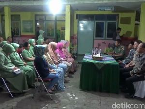 Mendikbud Kunjungi TK yang Ikut Pawai Bercadar dan Bersenjata Mendikbud Kunjungi TK yang Ikut Pawai Bercadar dan Bersenjata