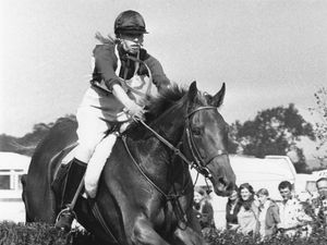 Foto Jadul Anak Perempuan Satu-satunya Ratu Elizabeth II yang Lincah Berkuda