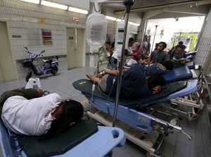 Dua Pasien Pesta Miras Oplosan di Gresik Terpaksa Dipulangkan Dua Pasien Pesta Miras Oplosan di Gresik Terpaksa Dipulangkan