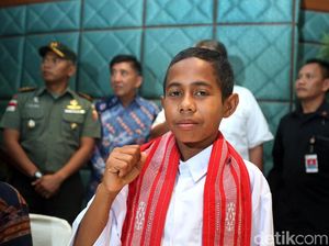 Kisah Inspiratif Joni Pemanjat Tiang Bendera Kisah Inspiratif Joni Pemanjat Tiang Bendera