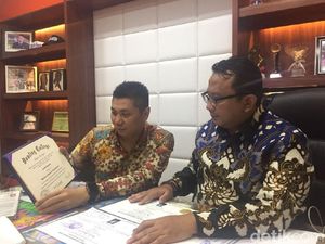 SBY Disomasi, PD Tunjukkan Ijazah Anton Sukartono yang Disebut Palsu SBY Disomasi, PD Tunjukkan Ijazah Anton Sukartono yang Disebut Palsu