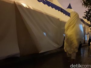 Angin dan Hujan Deras Guyur Arafah di Malam Sebelum Wukuf