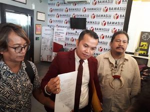 Pelapor Dugaan Mahar Rp 500 M Sandiaga Penuhi Panggilan Bawaslu Pelapor Dugaan Mahar Rp 500 M Sandiaga Penuhi Panggilan Bawaslu