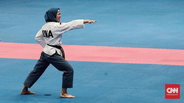 Defia Rosmaniar berhasil merebut medali emas di cabang taekwondo.