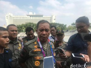 Satpol PP Bantah Aniaya Pria Gangguan Mental di Lapangan Banteng Satpol PP Bantah Aniaya Pria Gangguan Mental di Lapangan Banteng