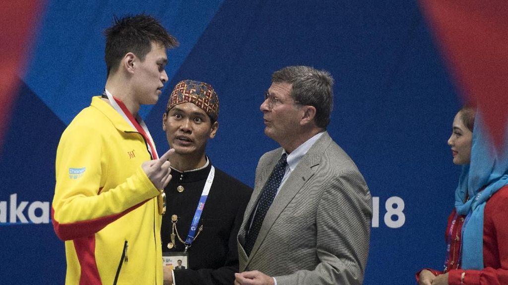 Ekspresi Atlet China Saat Bendera Negaranya Jatuh di Asian Games Ekspresi Atlet China Saat Bendera Negaranya Jatuh di Asian Games