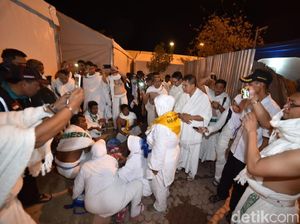 Wukuf di Arafah Usai, Jemaah Mulai Bergerak ke Muzdalifah Wukuf di Arafah Usai, Jemaah Mulai Bergerak ke Muzdalifah
