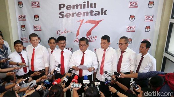 Gaya Necis Timses Jokowi-Maruf Datangi KPU