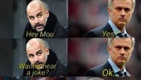 Mourinho membawa MU kalah, sementara Pep Guardiola justru sukses membawa Manchester City pesta gol ke gawang Huddersfield Town di Etihad. (Foto: Twitter @Footy_JokesOG)