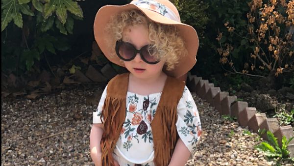 Aksi Menggemaskan Fashionista Cilik yang Super Imut