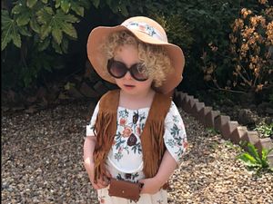 Aksi Menggemaskan Fashionista Cilik yang Super Imut Aksi Menggemaskan Fashionista Cilik yang Super Imut