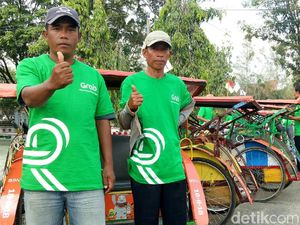 50 Becak Siap Antar Penumpang Secara Gratis Selama Asian Games 50 Becak Siap Antar Penumpang Secara Gratis Selama Asian Games