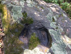Sepasang Telapak Kaki Misterius di Gunung Putri, Ciamis