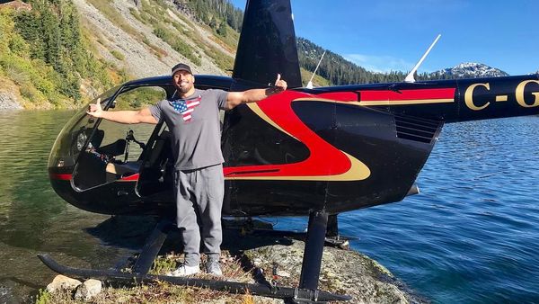 Foto: Saat Stuntman Kembaran The Rock Pergi Liburan