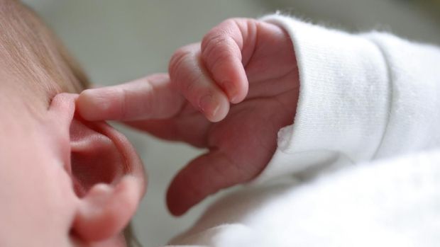 Perawatan Bayi Baru Lahir dari Tali Pusat hingga Kelaminnya