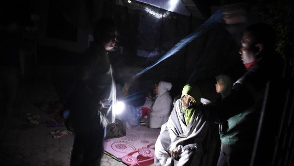 Lombok Kembali Diguncang Gempa, Warga Mengungsi