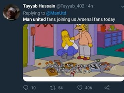 Tuh, fans MU dan Arsenal mending main bareng gih daripada saling cela. (Foto: Twitter @Tayyab_402)