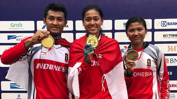 Khoiful Mukhib, Tiara Andini, dan Nining Porwasih mempersembahkan medali untuk Indonesia dari cabang olahraga MTB downhill.