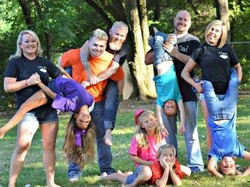 Meski Punya Suami Baru, Wanita Ini Serumah dengan Mantan Suaminya